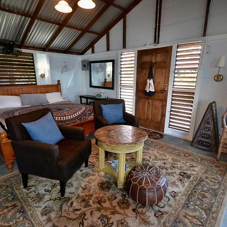 Katamah Beachfront Guesthouse Трежър Бийч Екстериор снимка
