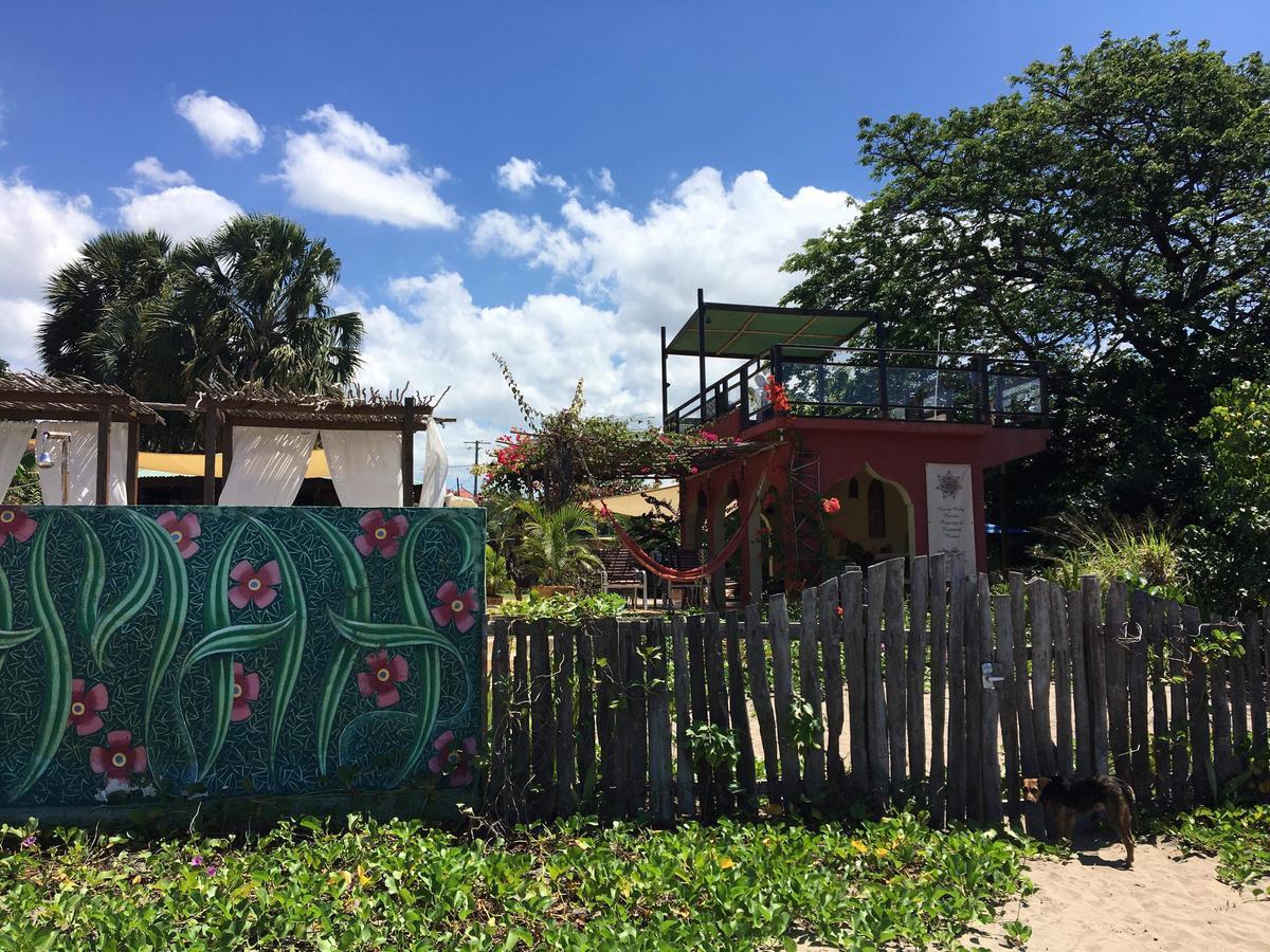 Katamah Beachfront Guesthouse Трежър Бийч Екстериор снимка