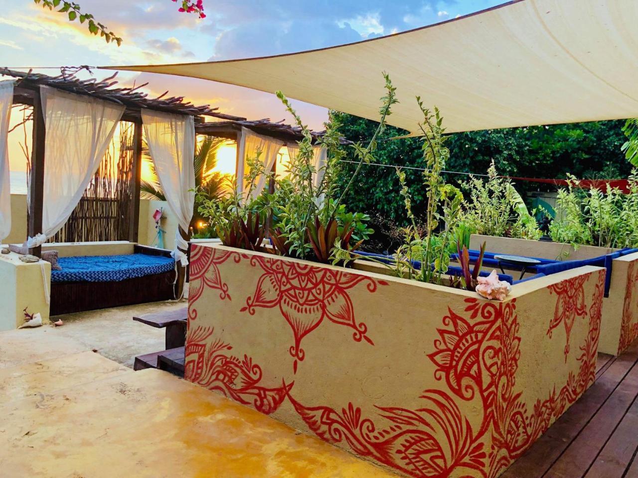 Katamah Beachfront Guesthouse Трежър Бийч Екстериор снимка