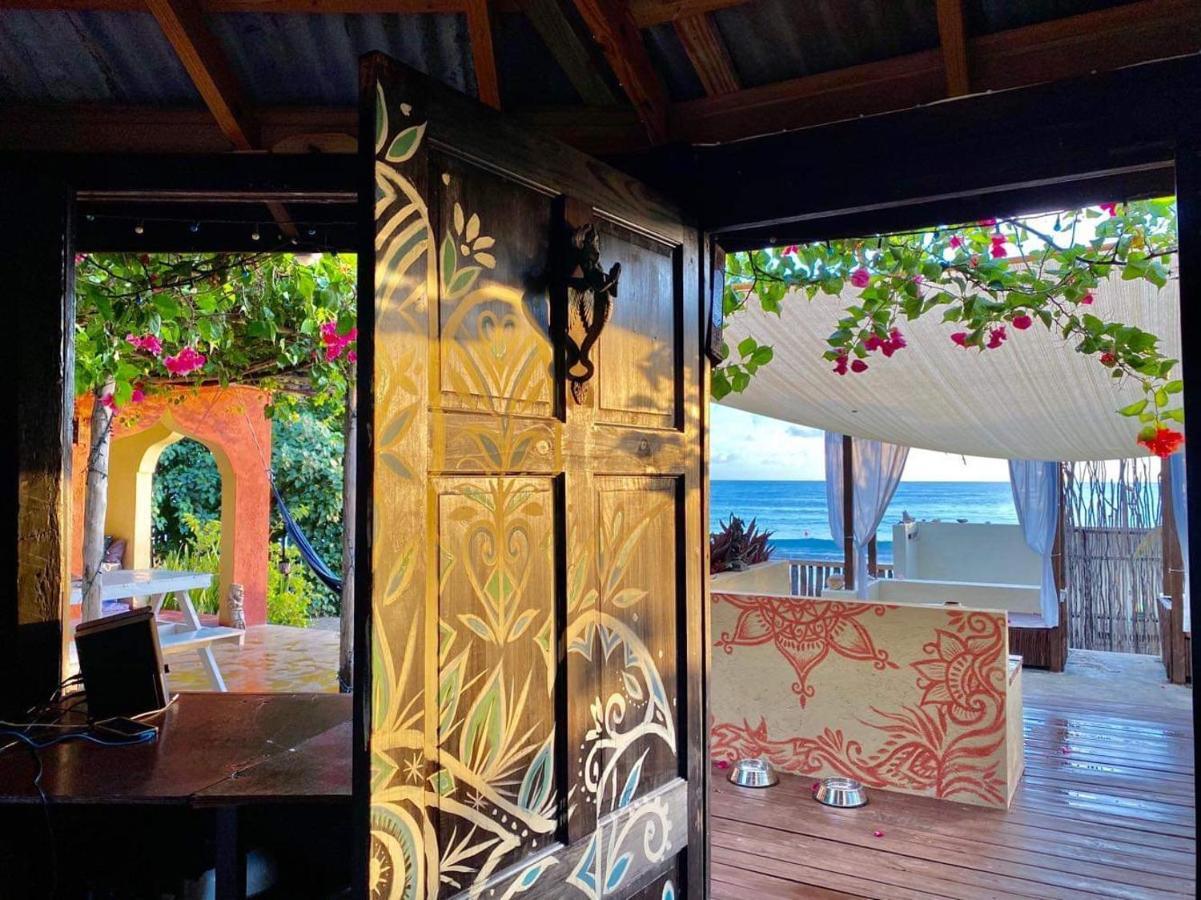 Katamah Beachfront Guesthouse Трежър Бийч Екстериор снимка